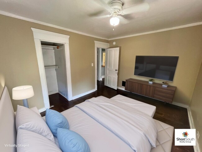 Building Photo - 6 bed 2 bath Single Family Home