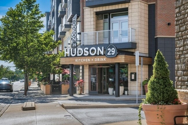 Building Photo - Spacious 4BR Home with Finished Lower Level & Fenced Yard in Upper Arlington