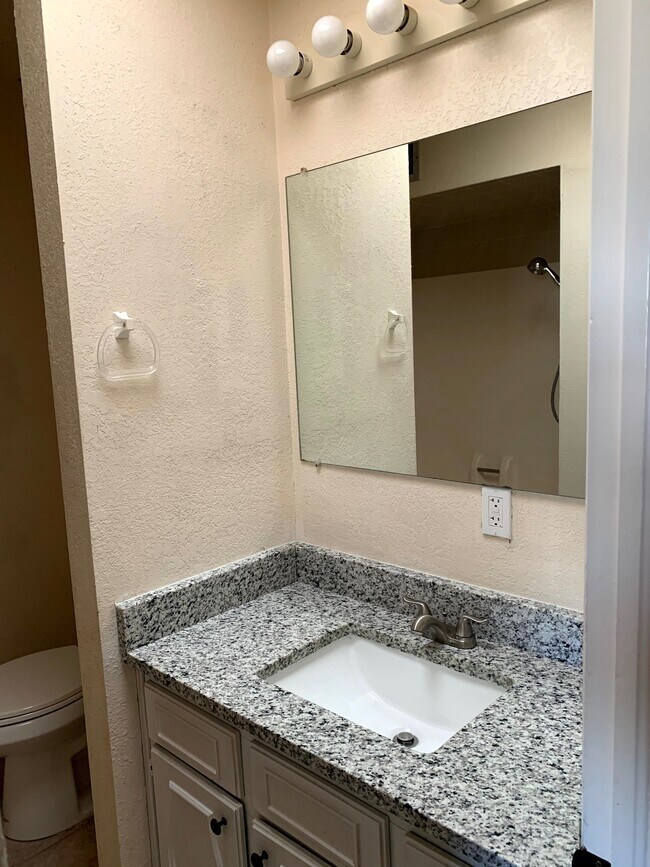 Building Photo - 2205 Anise Dr