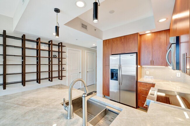 Building Photo - 315 NE 3rd Ave