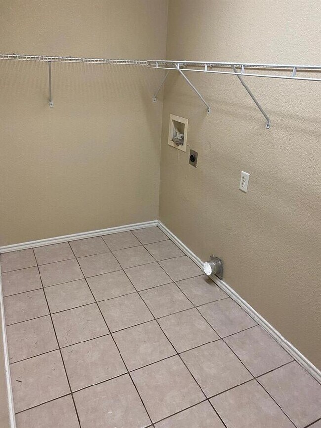 Building Photo - Now Available — Beautiful 3 Bedroom, 2 Bath Home!