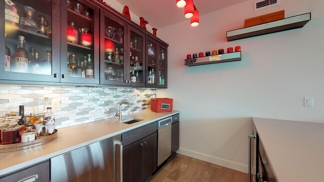 Building Photo - Issaquah highlands 5 bedroom plus Den and 5.5 bathroom newer home with a lot of amenities!!!  A m...