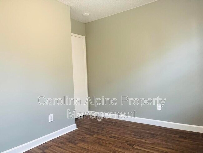 Building Photo - 3729 Somerset Dr