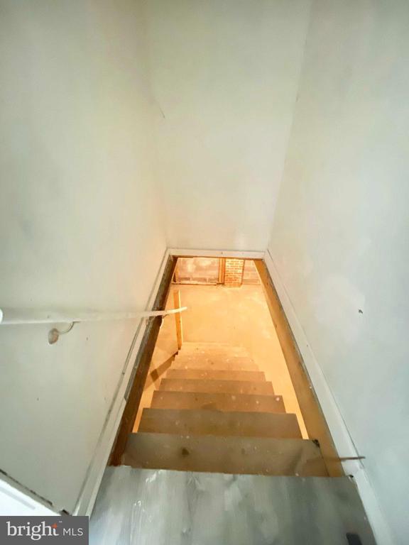 Building Photo - 1433 Vernon Rd
