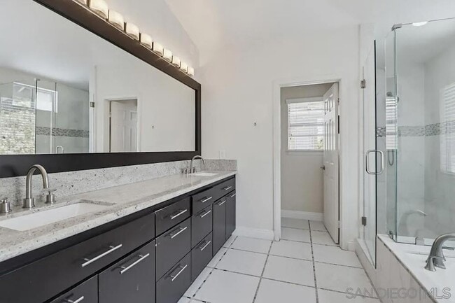 Building Photo - 561 Bayona Loop