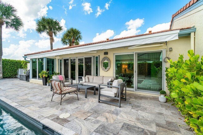 Building Photo - 2320 Las Casitas Dr