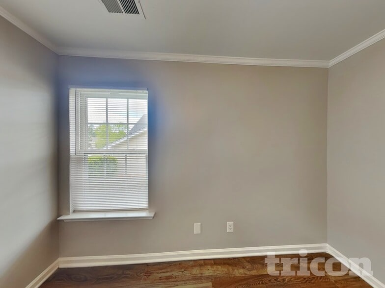 Building Photo - 180 Riglaw Cir