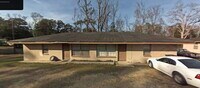 Building Photo - Newly Remodeled unit avail 12/15.