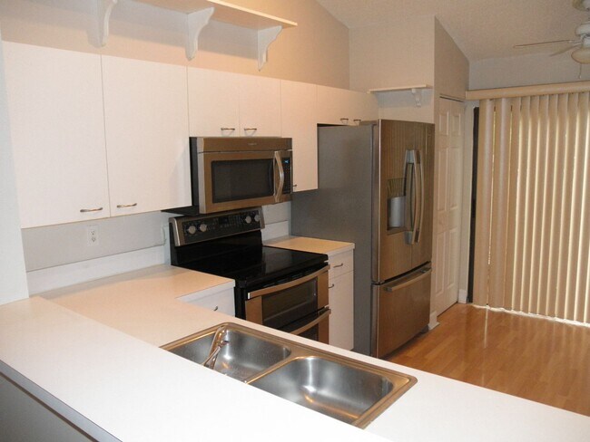 Building Photo - 1004 Landings Blvd