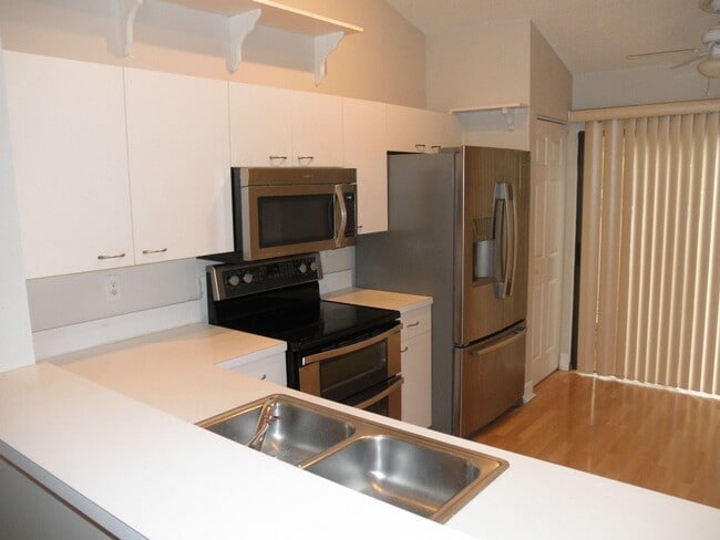Building Photo - The Landings at River Bridge