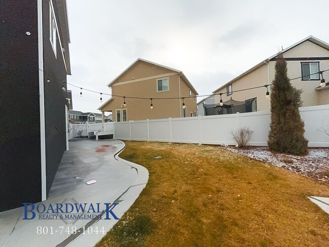 Building Photo - Modern 4-Bedroom Home in Herriman