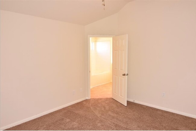 Building Photo - 6702 Albion Cresent Dr