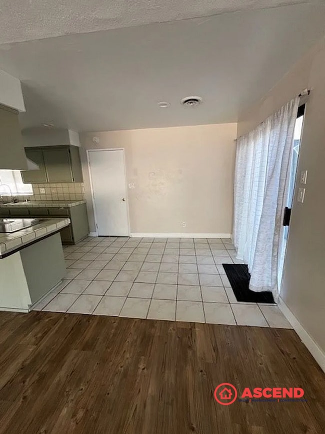 Building Photo - Beautiful 4 Bedroom home.