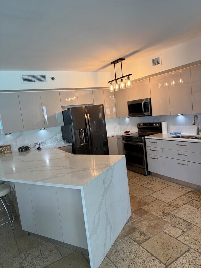 Building Photo - 1800 S Ocean Dr