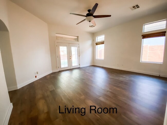 Building Photo - Beautiful 3 Bed/2 Bath home!