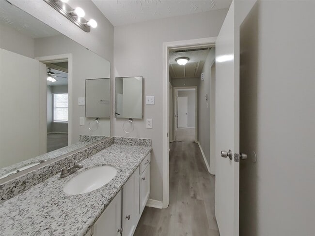 Building Photo - 15243 Bedford Glen Dr