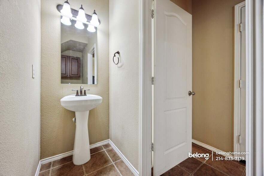 Building Photo - 2128 Valley Forge Trail