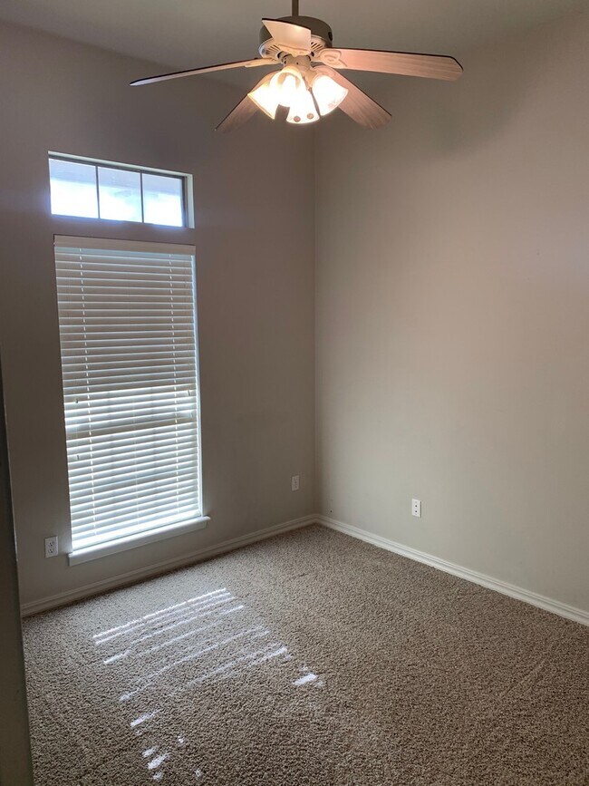 Building Photo - BEAUTIFUL HOME IN AZALEA GARDENS