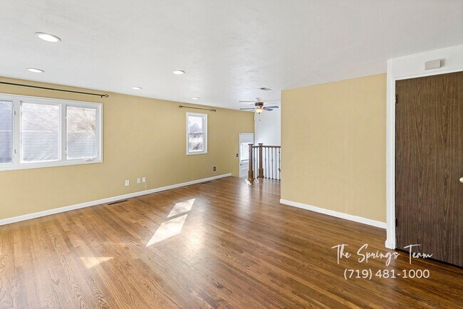 Building Photo - CUTE 3BD RANCHER WITH CHARACTER IN CENTRAL COLORADO SPRINGS - Security Deposit Waiver Available