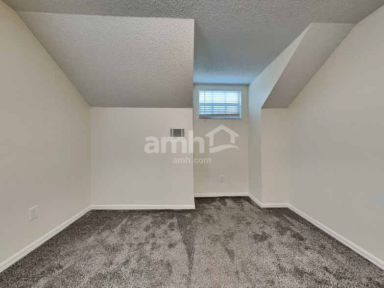 Building Photo - 1410 Dew Bloom Rd