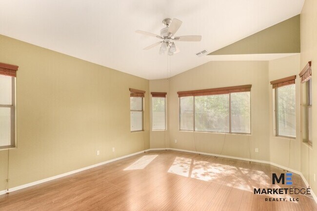 Building Photo - 4Bed/2Bath House at Greenway Rd/175th Ave!...