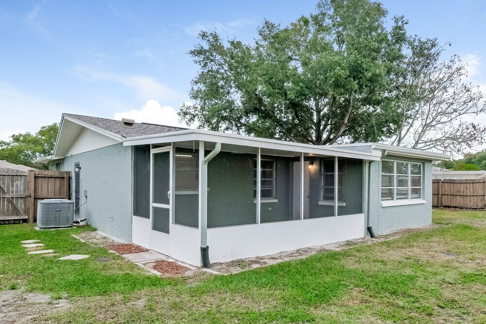 Building Photo - 6226 9th Ave