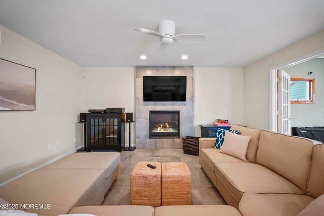 Building Photo - 202 2nd Ave