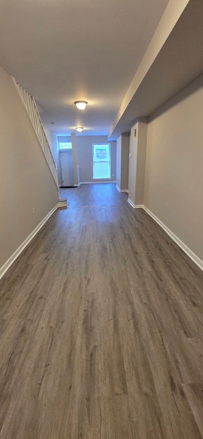 Building Photo - 420 N Montford Ave