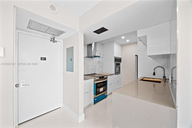 Building Photo - 20379 W Country Club Dr