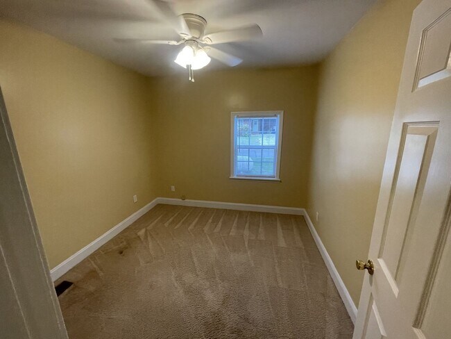 Building Photo - 2 Bd 1 Ba