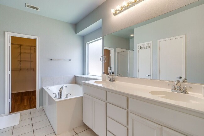 Building Photo - Fully Furnished 3 bed, 2 bath in White Settlement!