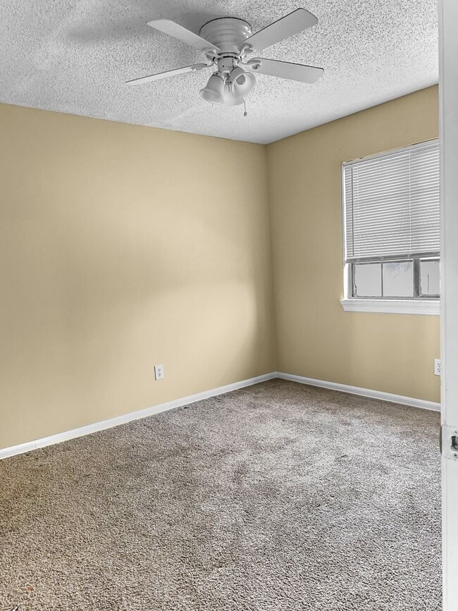 Building Photo - 276 Daffin Pl