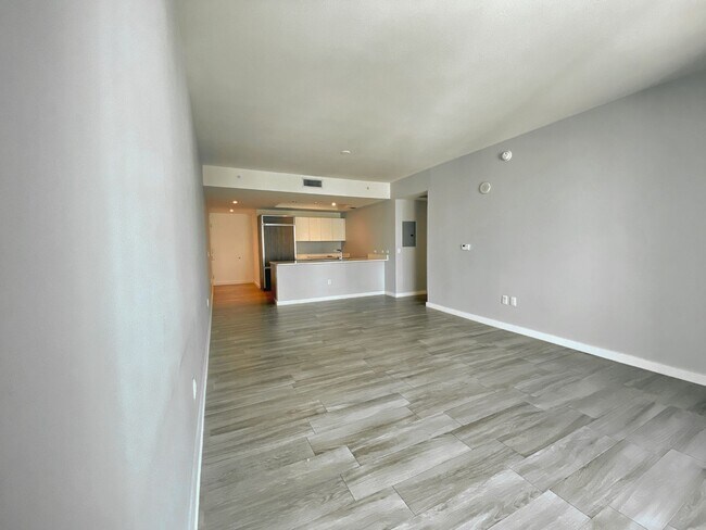 Building Photo - 1100 S Miami Ave