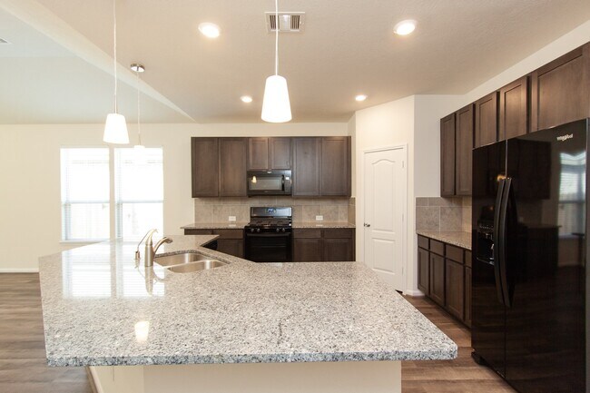 Building Photo - 2011 Parnevik Pl