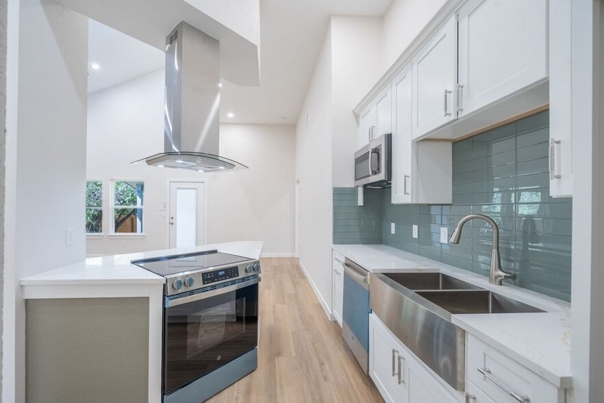 Building Photo - 11215 Link