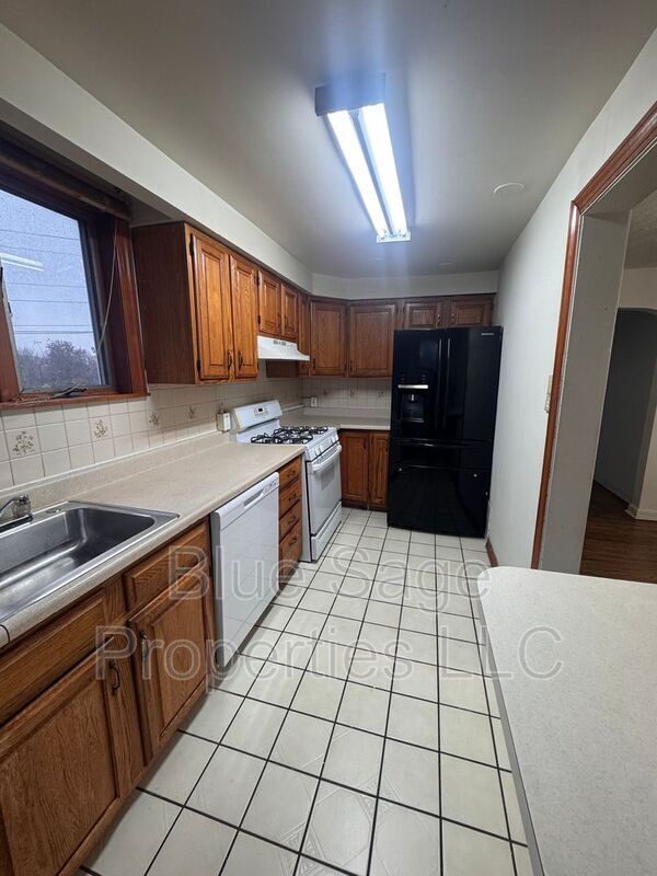 Building Photo - 575 S 4th St