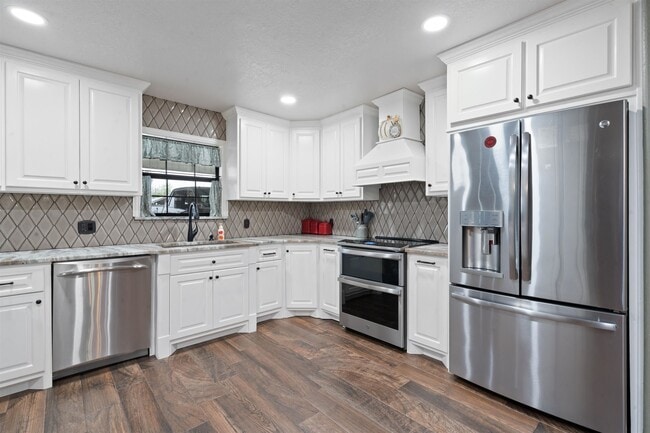 Building Photo - 115 Gyna Dr