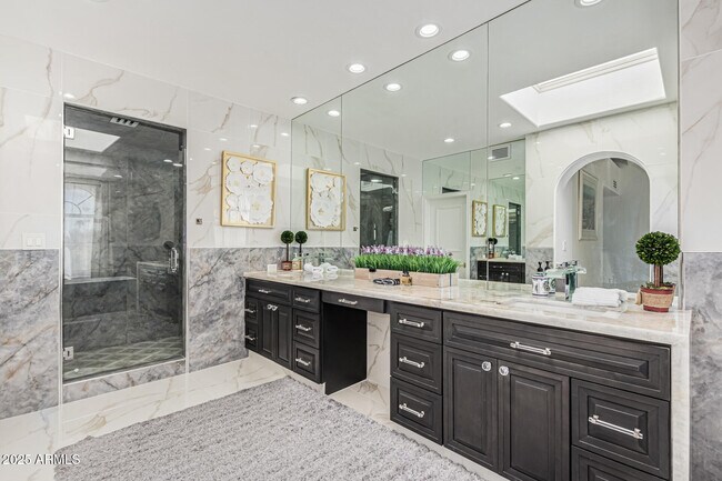 Building Photo - 10113 E Topaz Dr