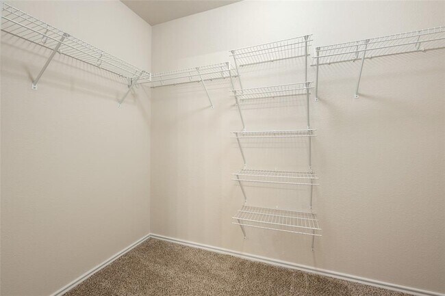 Building Photo - 15233 Rosehip Ln