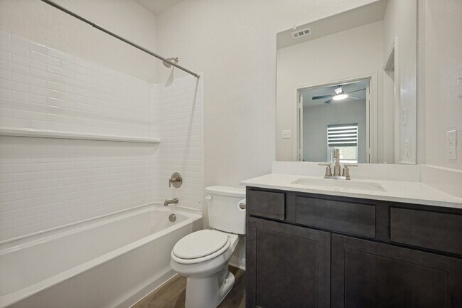 Building Photo - Modern 3BR Home with Open Floor Plan in Ponder, TX