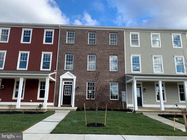 Building Photo - 864 Mapleton Ave