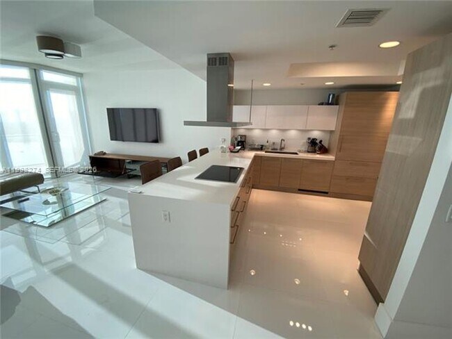 Building Photo - 17301 Biscayne Blvd