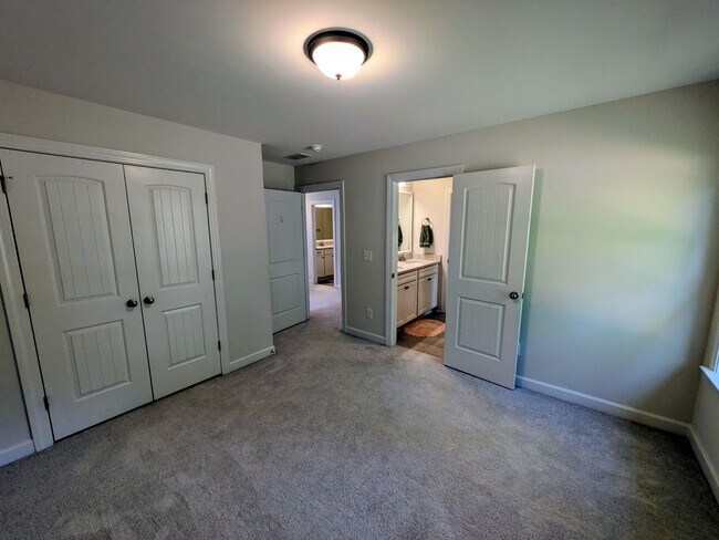 Building Photo - 226 Bismarck Ct