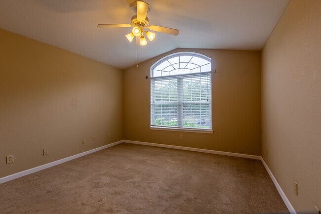 Building Photo - 13810 Sutton Park Dr N