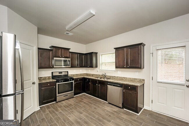 Building Photo - 2303 Clapton Ct