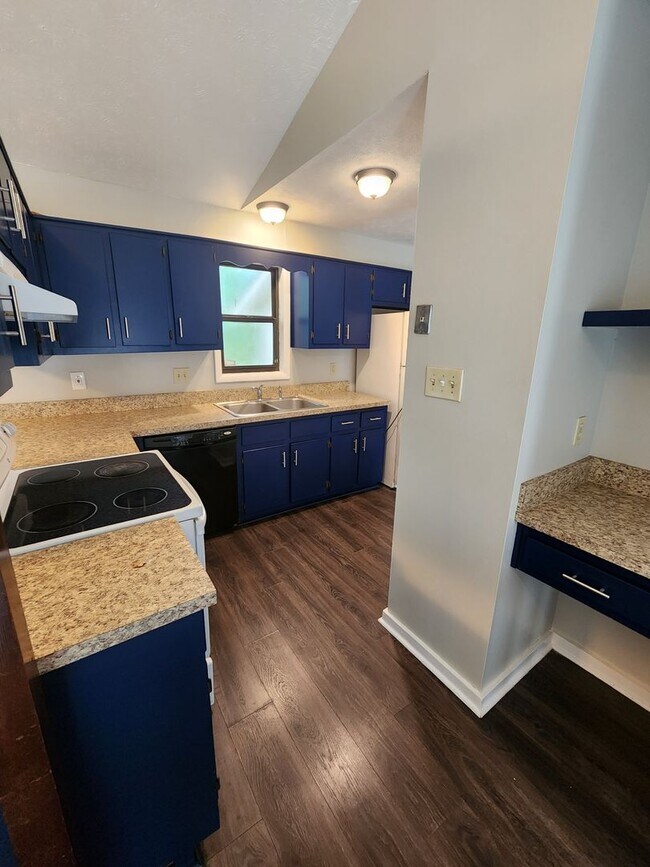 Building Photo - Town home for rent