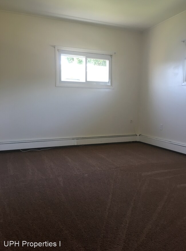 Building Photo - 3 br, 1 bath House - 84 Black Pine