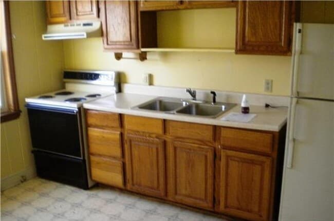 Building Photo - 300 N 3rd Ave