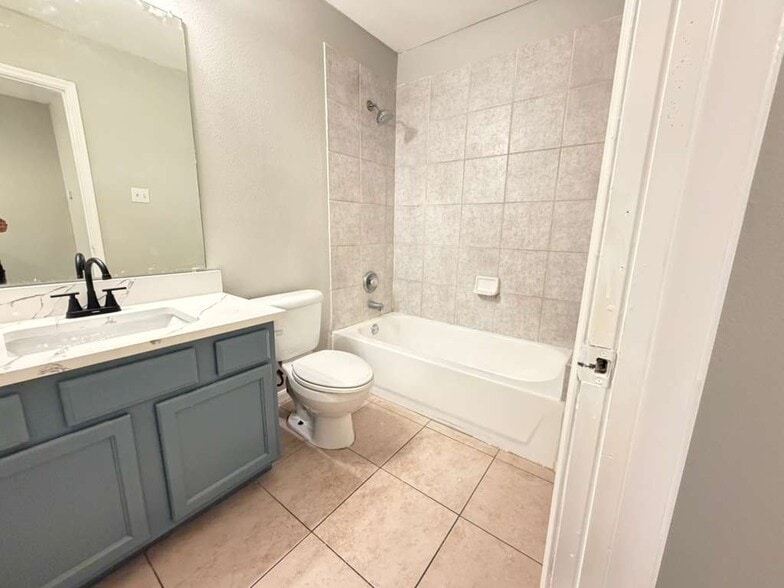 Building Photo - 6427 Waldron Dr