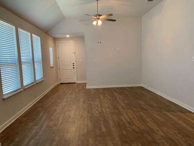 Building Photo - 231 Spinnaker Loop